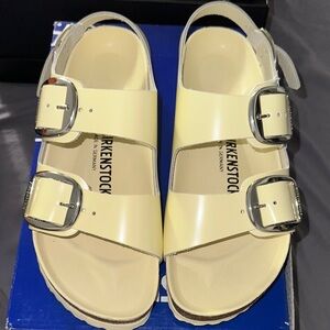 New: Milano Big Buckle in High Shine Butter